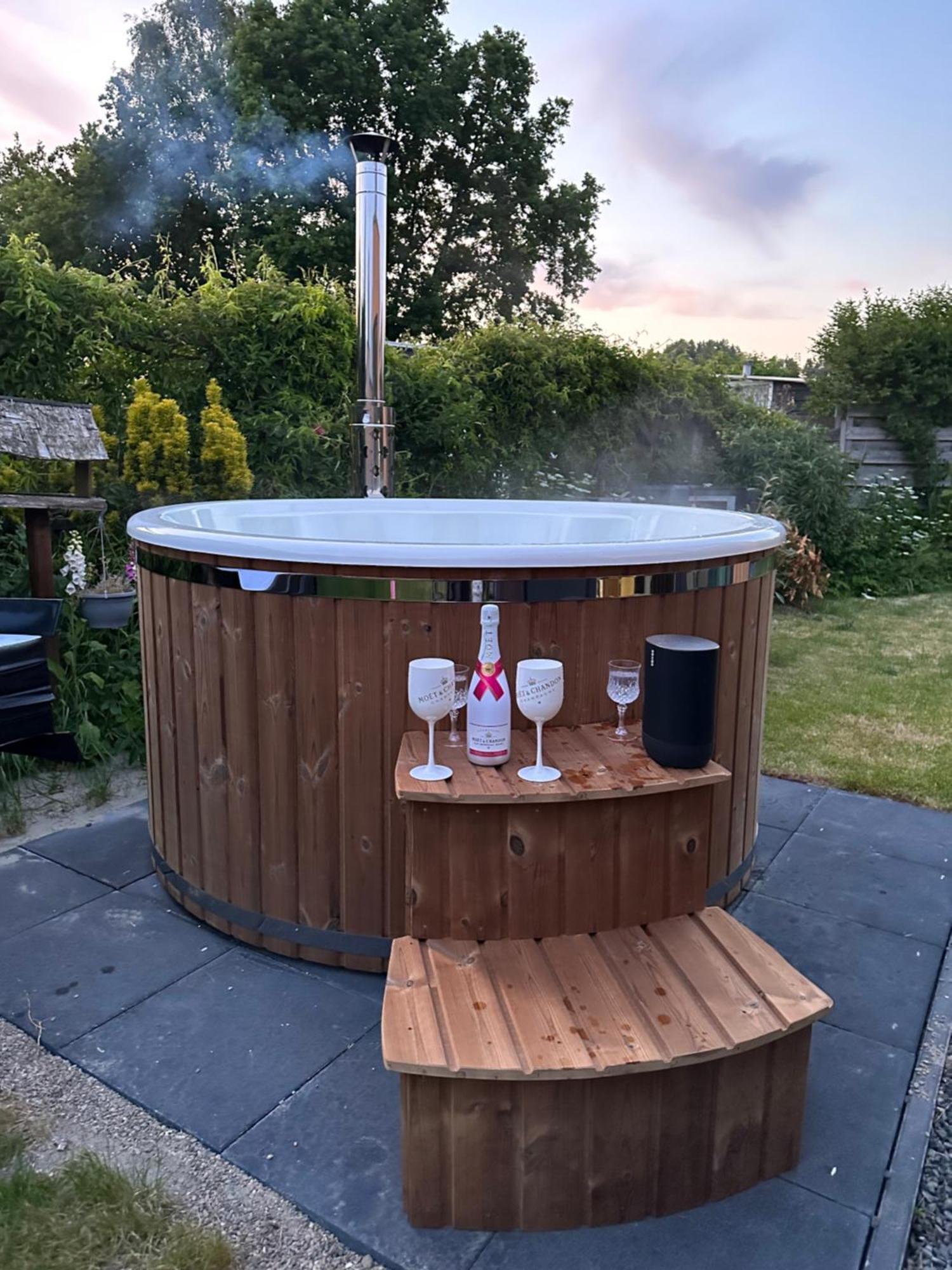 Met Hottub In Ibiza Stijl Te Zeeland Vakantiehuis