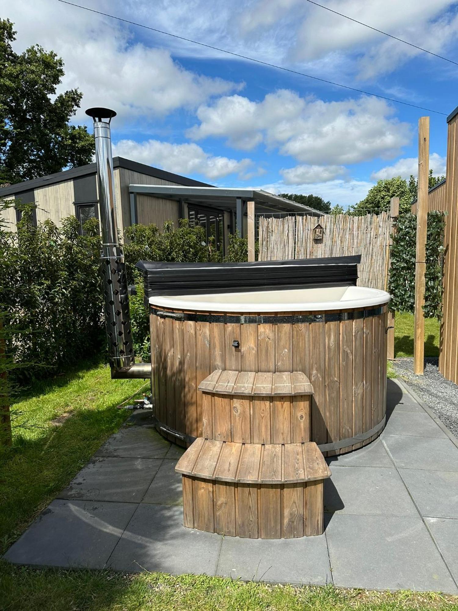 Met Hottub In Ibiza Stijl Te Zeeland Vakantiehuis